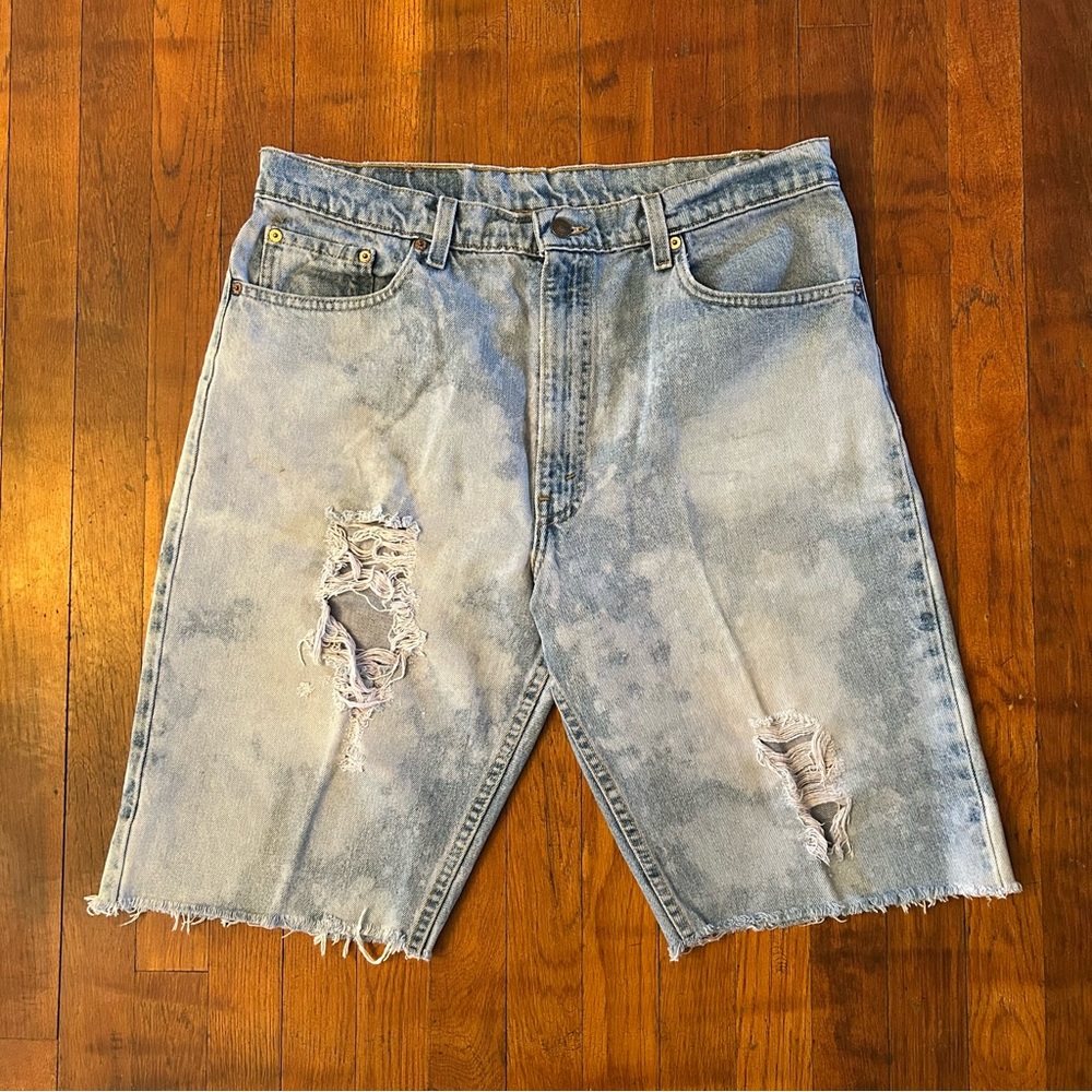 Vintage Levi’s 550 Denim Jean Shorts Light Wash Distressed ‘90s USA Jorts 36